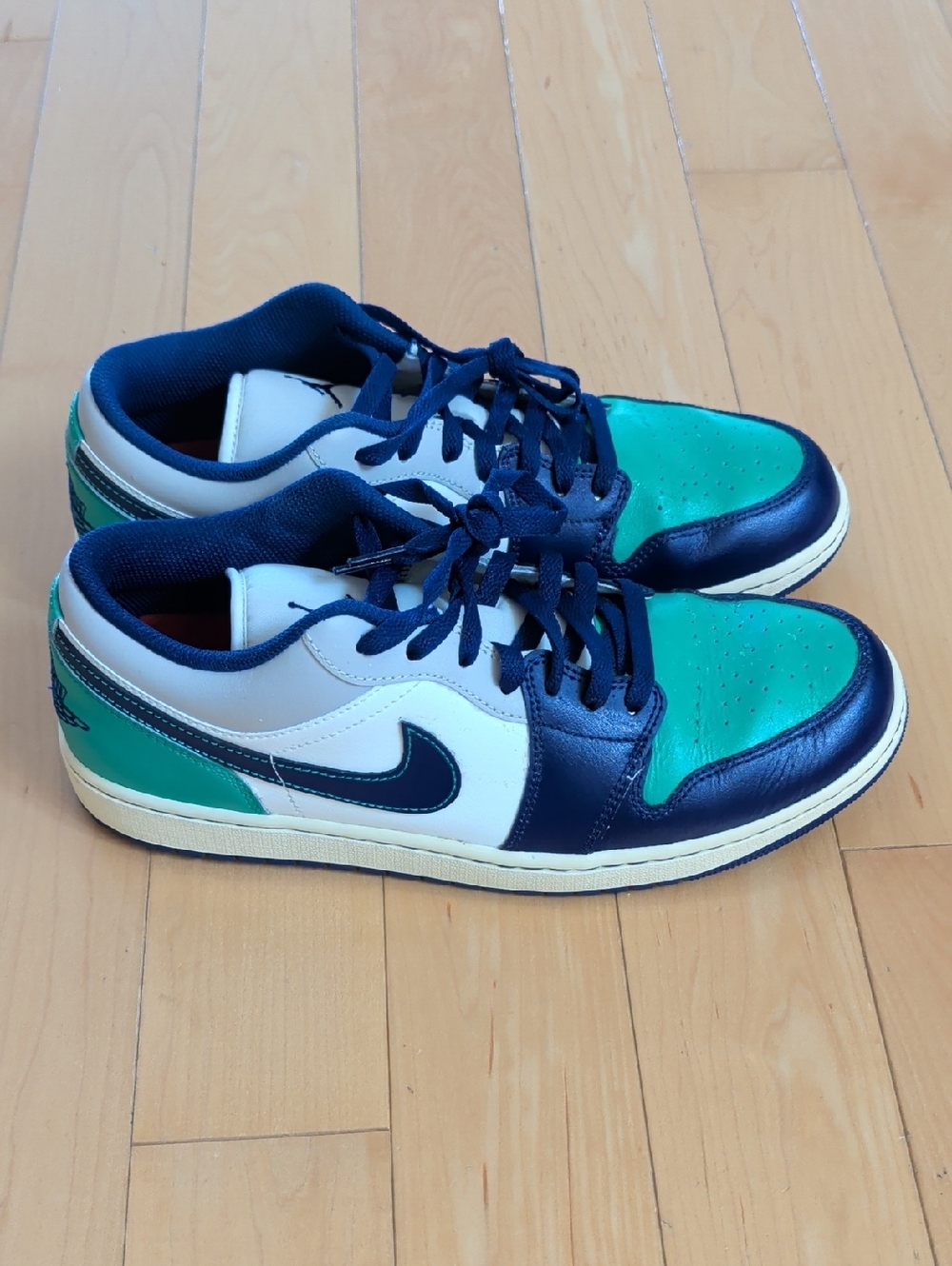 Like New Nike Jordan 1 Low-Top Sneakers in Navy, Green & White - M11